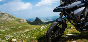 Moto et beau paysage